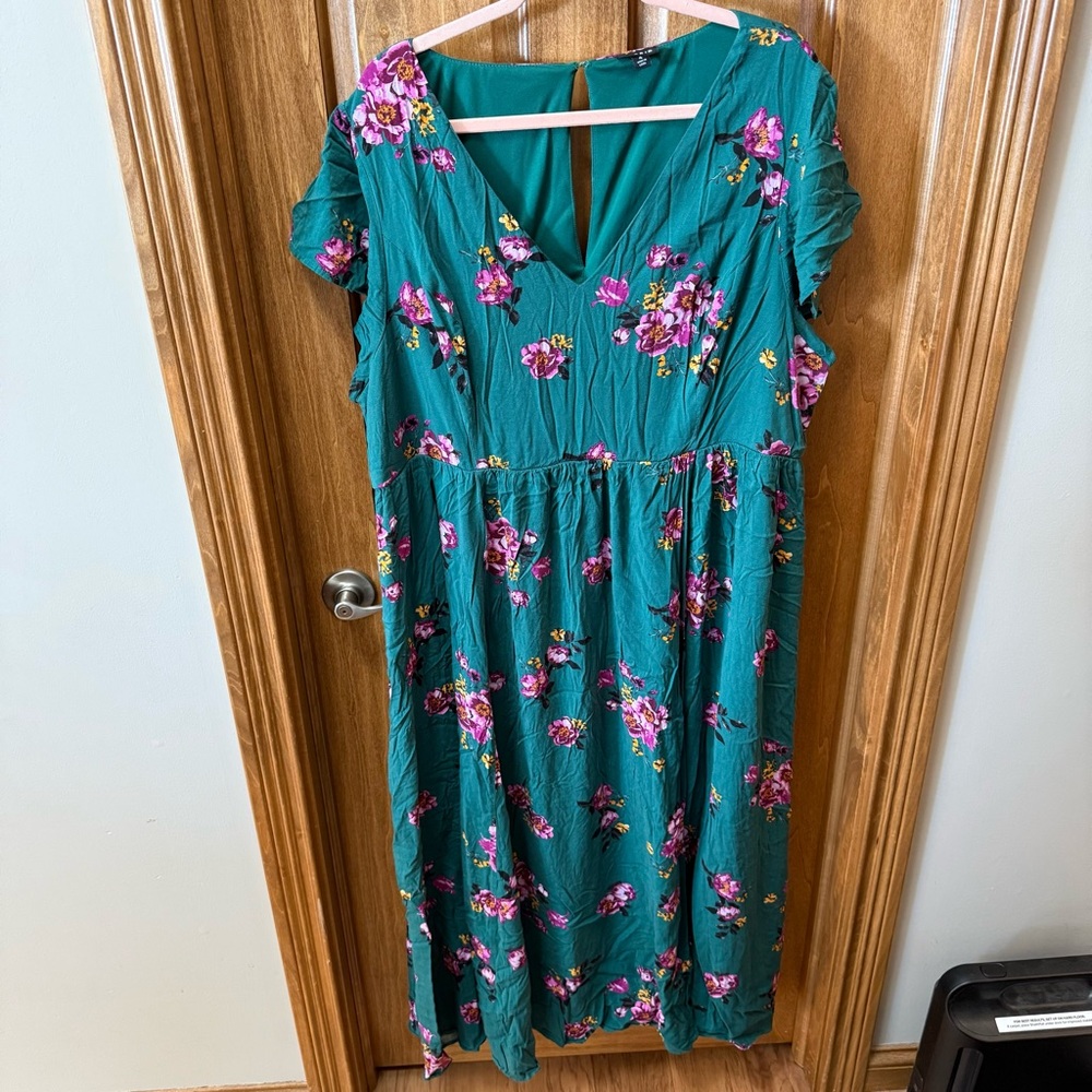 Women’s Torrid Green Dress with Pink and Purple Floral Design 4